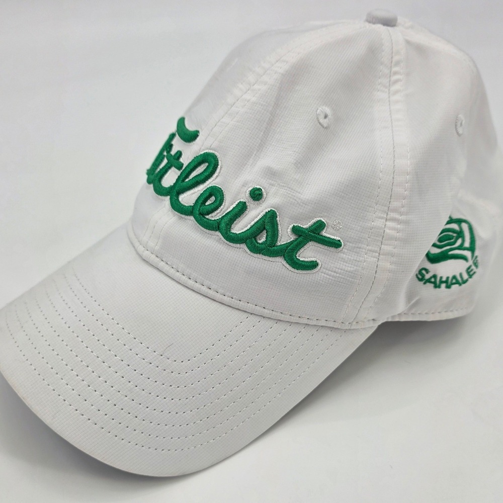 TITLEIST SAHALEE COUNTRY CLUB GOLF HAT OSFA WHITE GREEN PERFORMANCE ADJUSTABLE